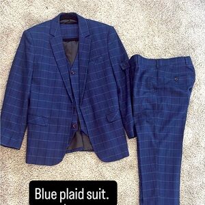 Jacket 36. Pants 29-31. Pants hemmed but can be let out